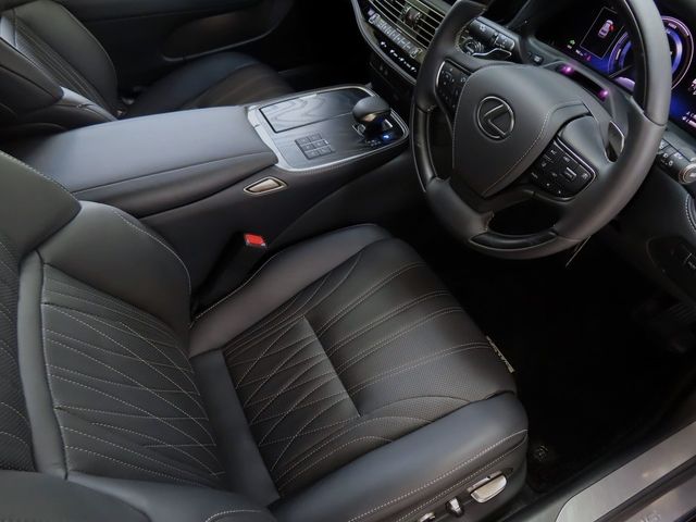 Lexus LS 2023-03 22736-18