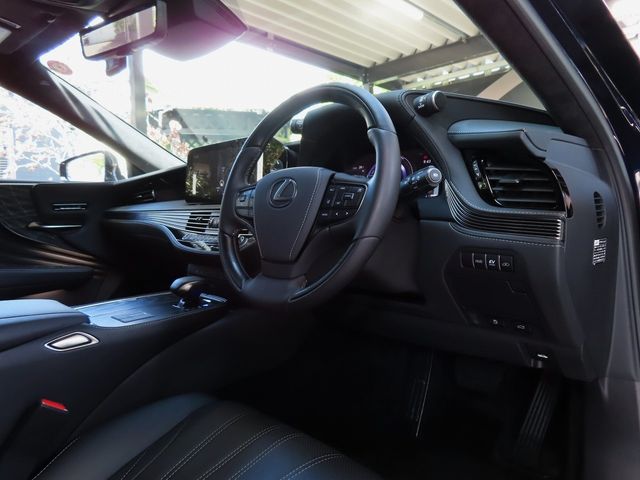 Lexus LS 2023-03 22736-16
