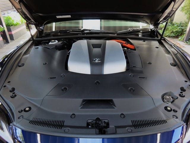 Lexus LS 2023-03 22736-28