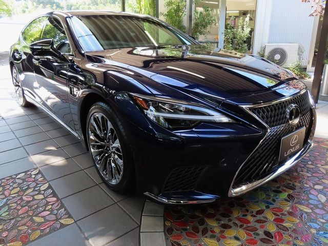 Lexus LS 2023-03 22736-7