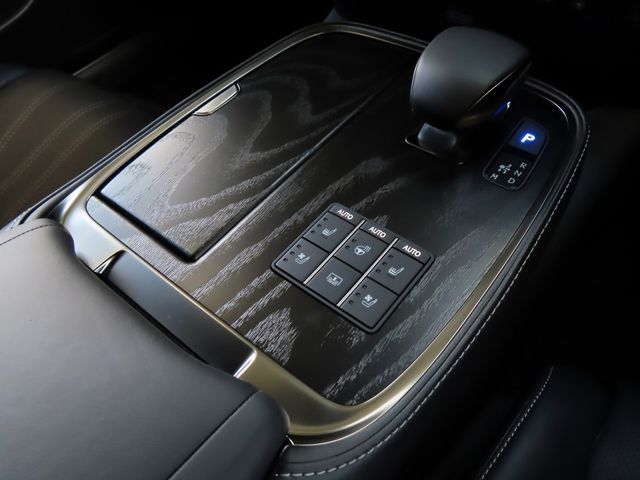 Lexus LS 2023-03 22736-23