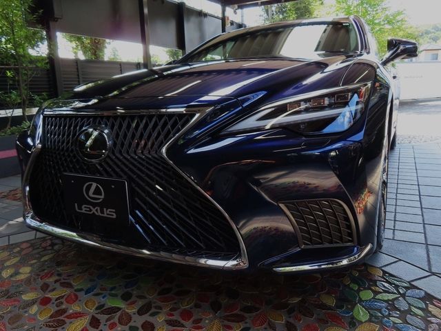 Lexus LS 2023-03 22736-5