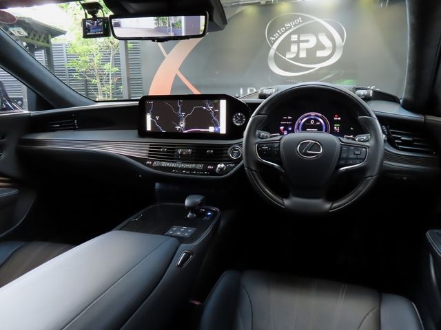 Lexus LS 2023-03 22736-19