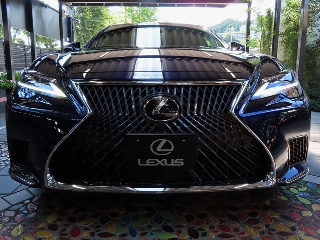 Lexus LS 2023-03 22736-3