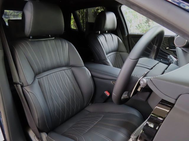 Lexus LS 2023-03 22736-17
