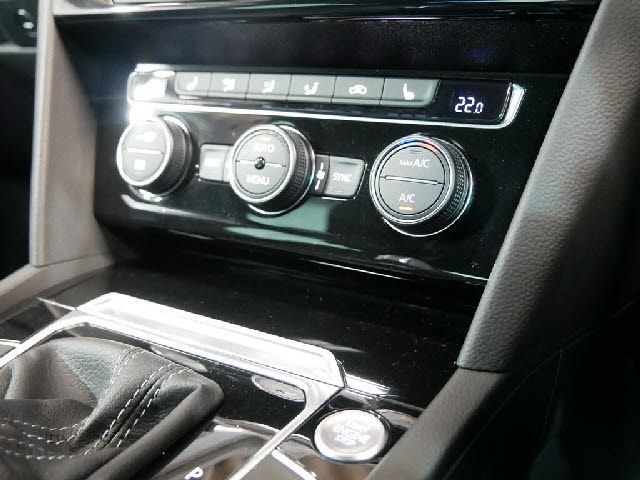 VolksWagen PASSAT 2016-05 13371-16