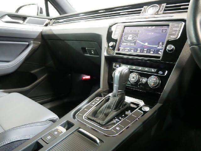 VolksWagen PASSAT 2016-05 13371-14
