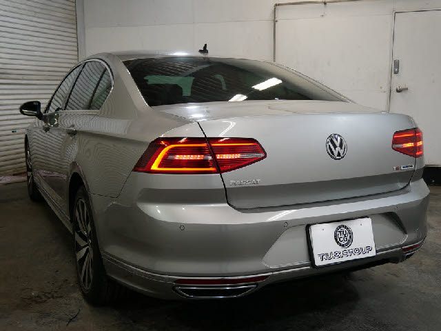 VolksWagen PASSAT 2016-05 13371-2