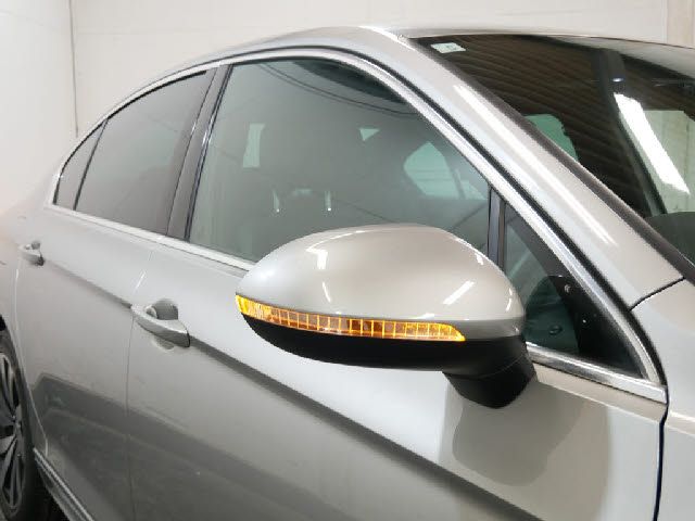 VolksWagen PASSAT 2016-05 13371-26
