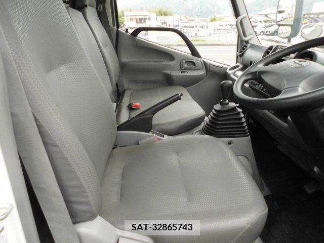 Hino DUTRO 2017-01 296728-15