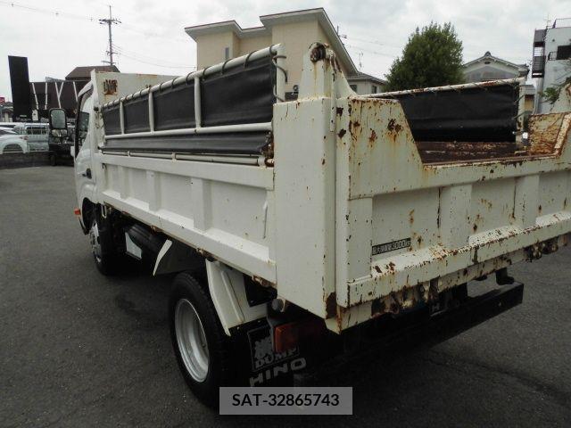 Hino DUTRO 2017-01 296728-2