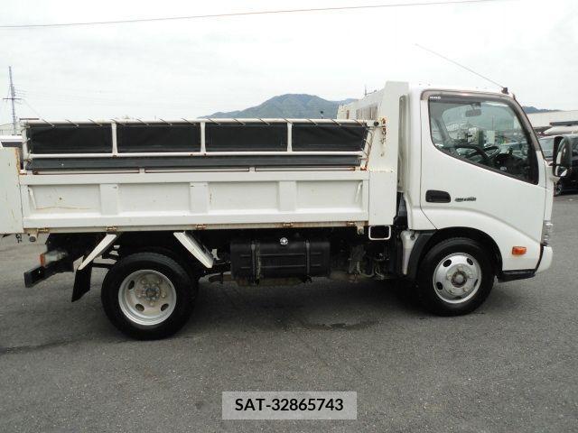 Hino DUTRO 2017-01 296728-6