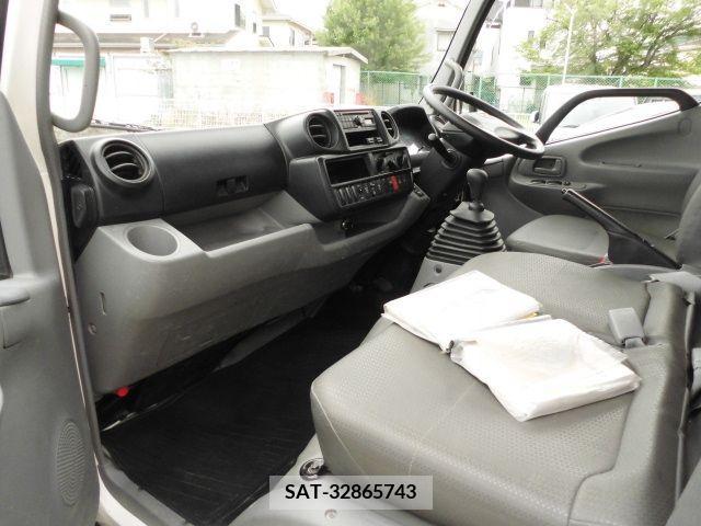 Hino DUTRO 2017-01 296728-9