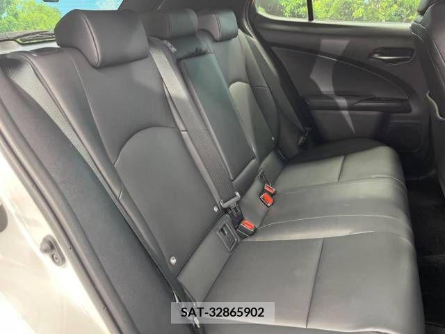 Lexus UX 2019-03 313527-9