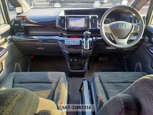 Honda STEP WGN 2013-01 213571-1