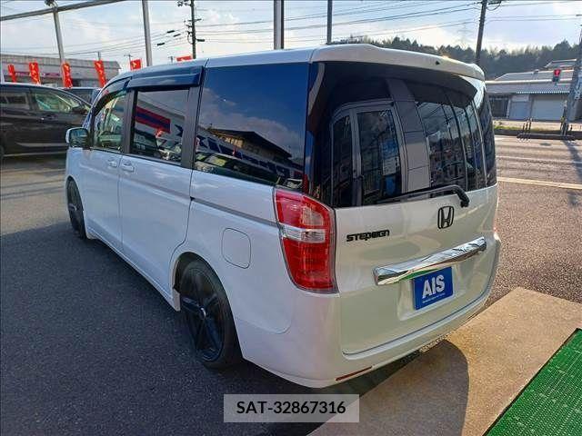 Honda STEP WGN 2013-01 213571-2