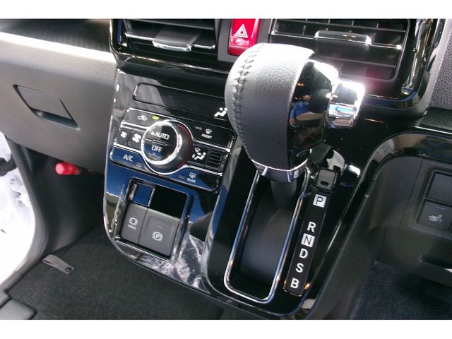 Daihatsu TANTO CUSTOM 2023-06 195937-11
