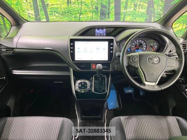 Toyota VOXY 2019-02 321599-1