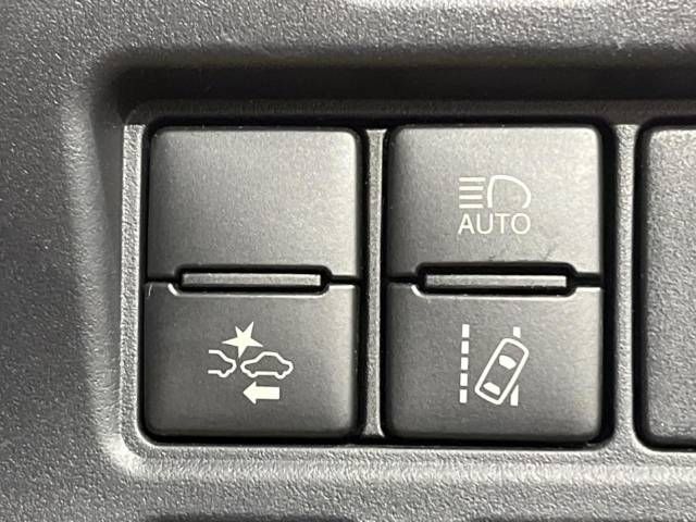 Toyota VOXY 2018-07 188380-3