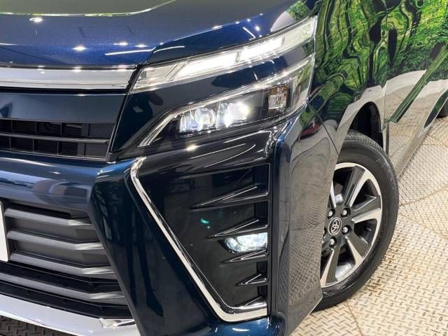 Toyota VOXY 2018-07 188380-17