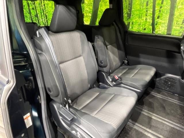 Toyota VOXY 2018-07 188380-9