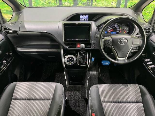 Toyota VOXY 2018-07 188380-1