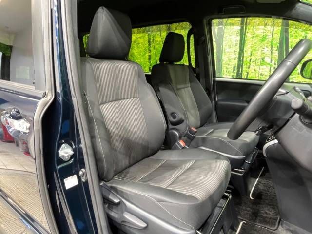 Toyota VOXY 2018-07 188380-8