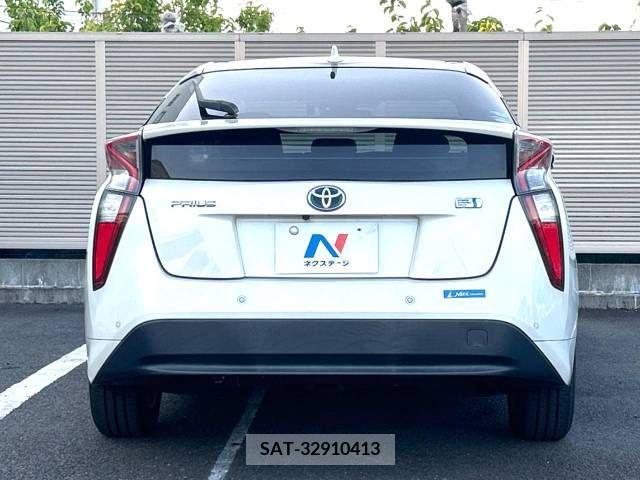 Toyota PRIUS 2017-01 282294-15