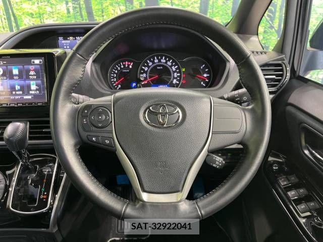 Toyota VOXY 2018-04 394969-11