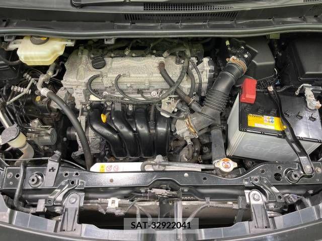 Toyota VOXY 2018-04 394969-18