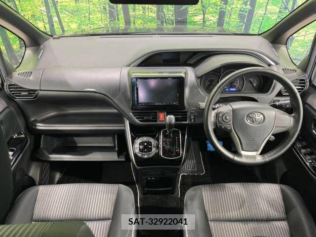 Toyota VOXY 2018-04 394969-1
