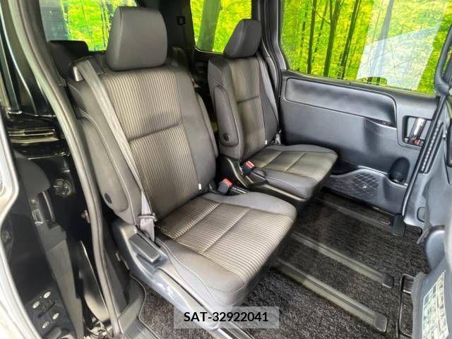Toyota VOXY 2018-04 394969-8