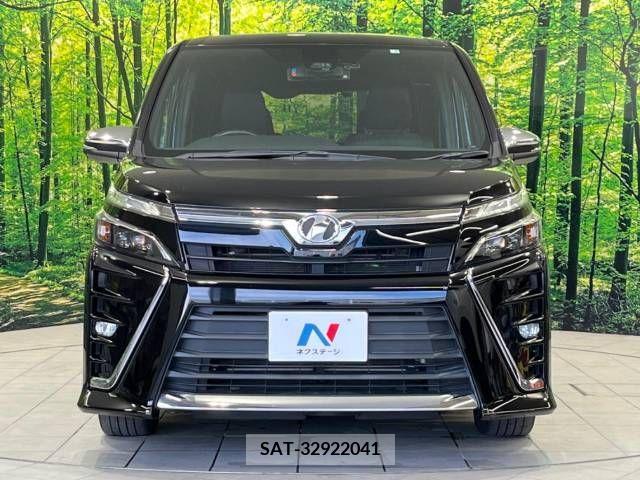 Toyota VOXY 2018-04 394969-14