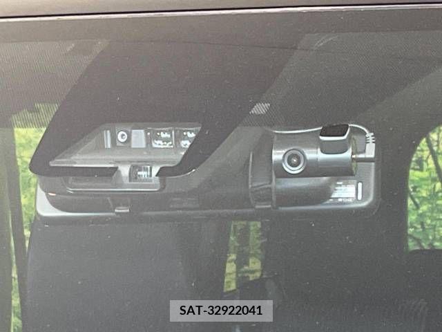 Toyota VOXY 2018-04 394969-5