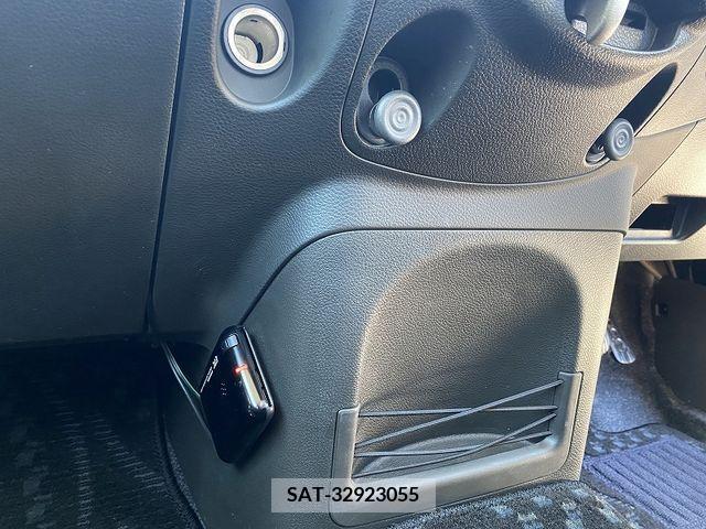 Nissan CUBE 2013-06 326858-21