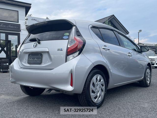 Toyota AQUA 2017-10 356286-1