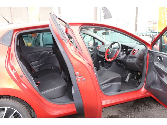 Renault LUTECIA 2015-02 183109-10
