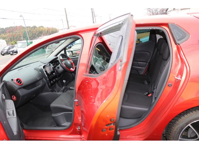 Renault LUTECIA 2015-02 183109-9