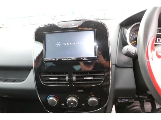 Renault LUTECIA 2015-02 183109-3