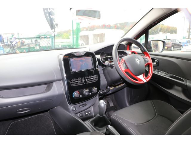 Renault LUTECIA 2015-02 183109-6