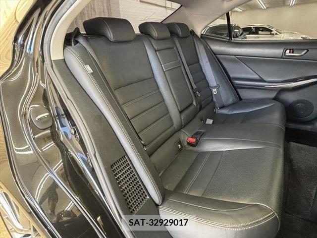 Lexus IS 2017-03 297911-18
