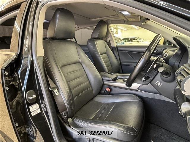 Lexus IS 2017-03 297911-17