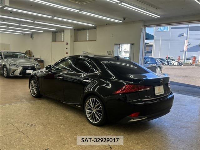 Lexus IS 2017-03 297911-6