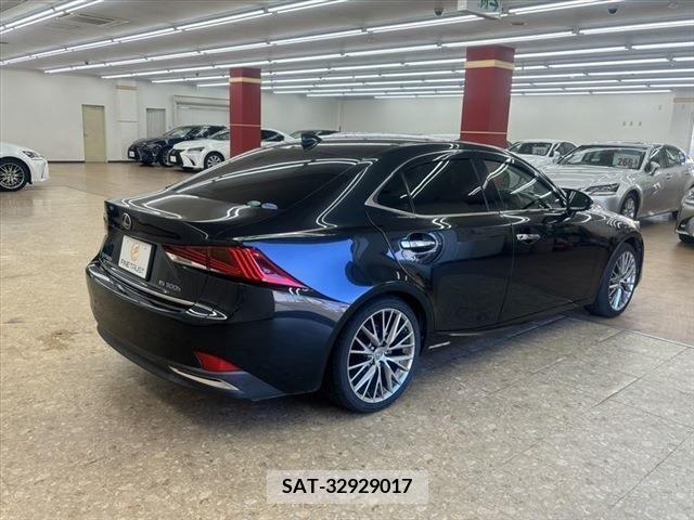 Lexus IS 2017-03 297911-4