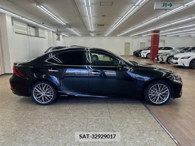 Lexus IS 2017-03 297911-3