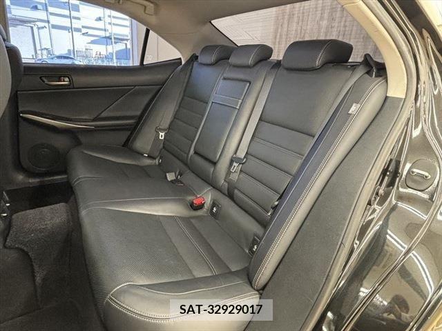 Lexus IS 2017-03 297911-20