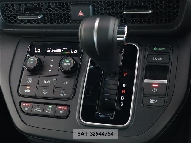 Honda e 2023-10 372029-13