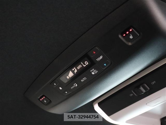 Honda e 2023-10 372029-25