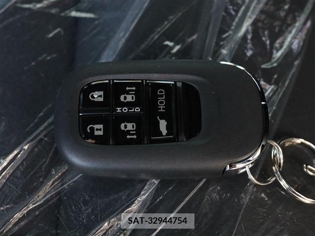 Honda e 2023-10 372029-24