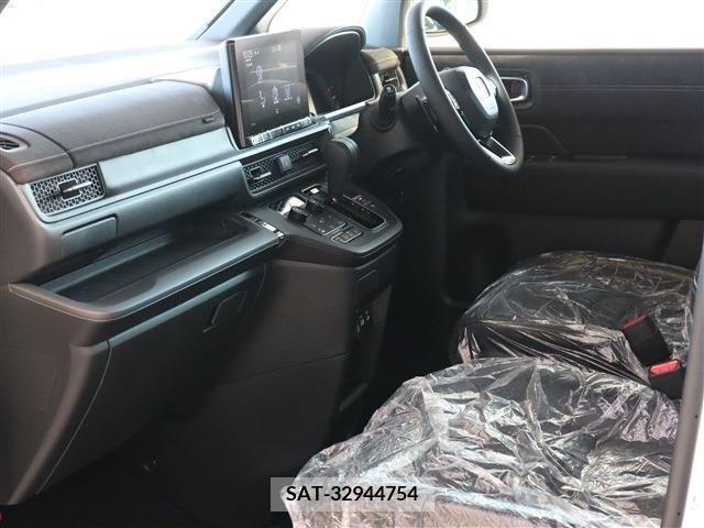 Honda e 2023-10 372029-28